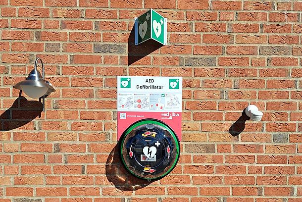 AED im Wandkasten