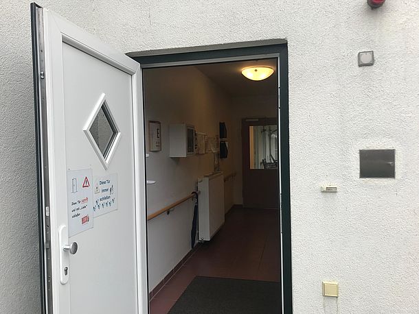 Tür zum AED