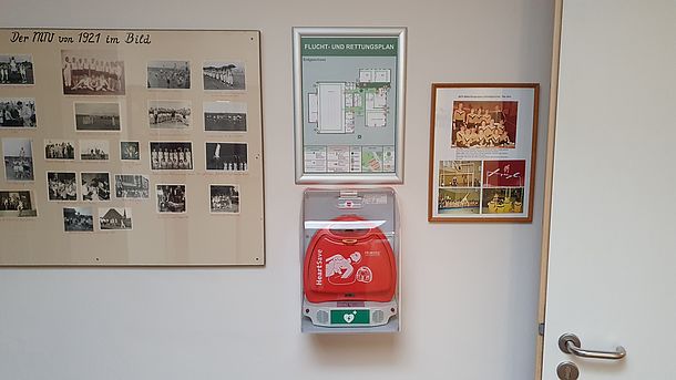 wandmontierter AED wandmontierter AED