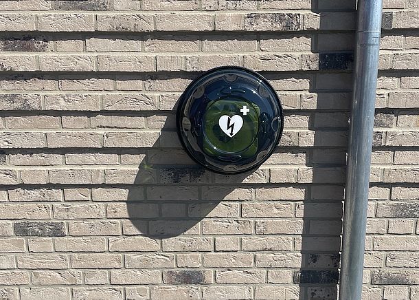 öffentlicher AED im Außenkasten öffentlicher AED im Außenkasten