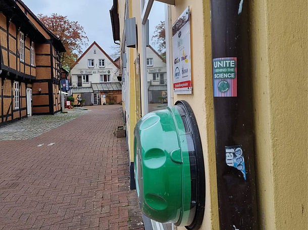 An der Hausecke des Gebäudes Georgstraße 20/Ecke Posthof An der Hausecke des Gebäudes Georgstraße 20/Ecke Posthof