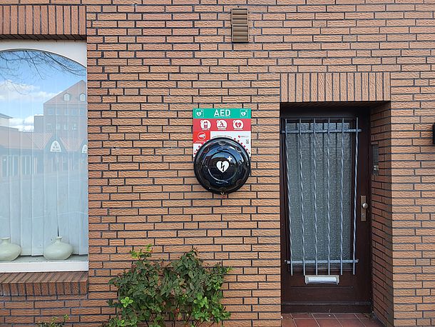 AED am ZOB Brinkum (Busbahnhof), öffentlich zugänglich