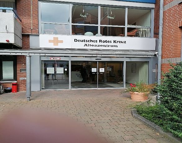Haupteingang DRK Altenzentrum Nienburg Haupteingang DRK Altenzentrum Nienburg